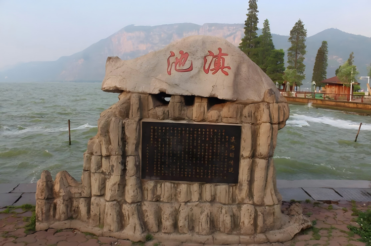 Dianchi Lake and Western Hills Dragon Gate Kunming