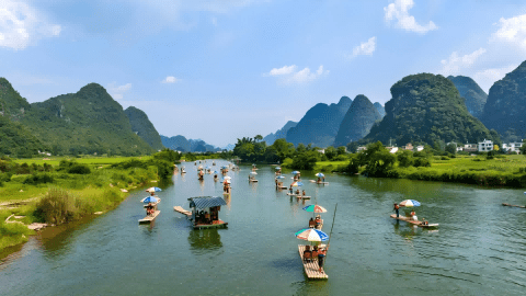 Li River cruise and classic karst scenery in Guilin Yangshuo