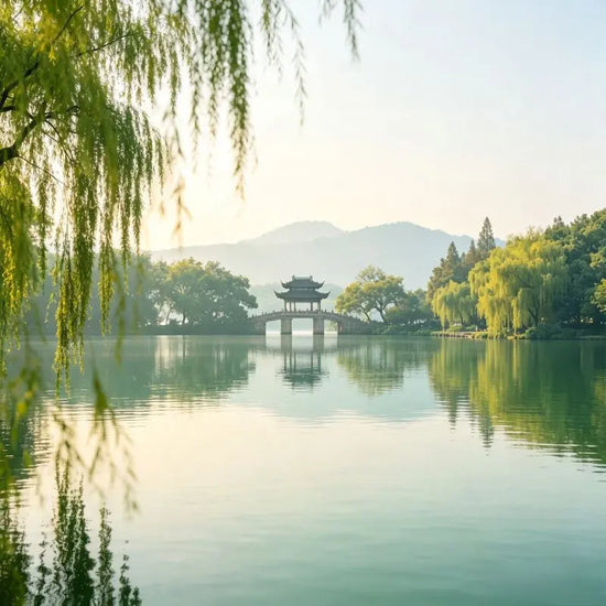 Admire the Scenic Beauty of West Lake